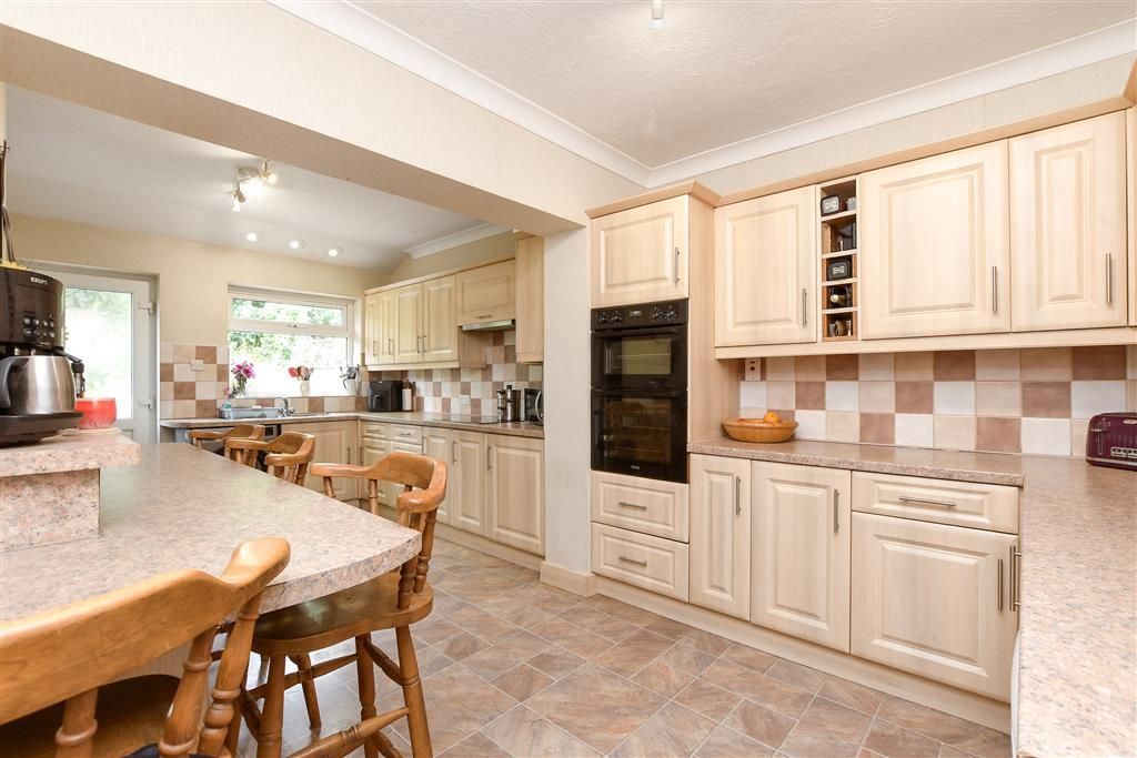 Property photo 2 of 12 Kitchen