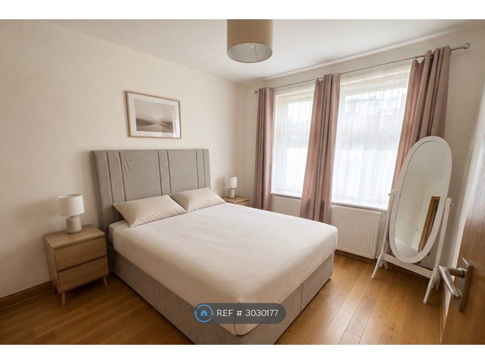 Property photo 1 of 7 Bedroom 1