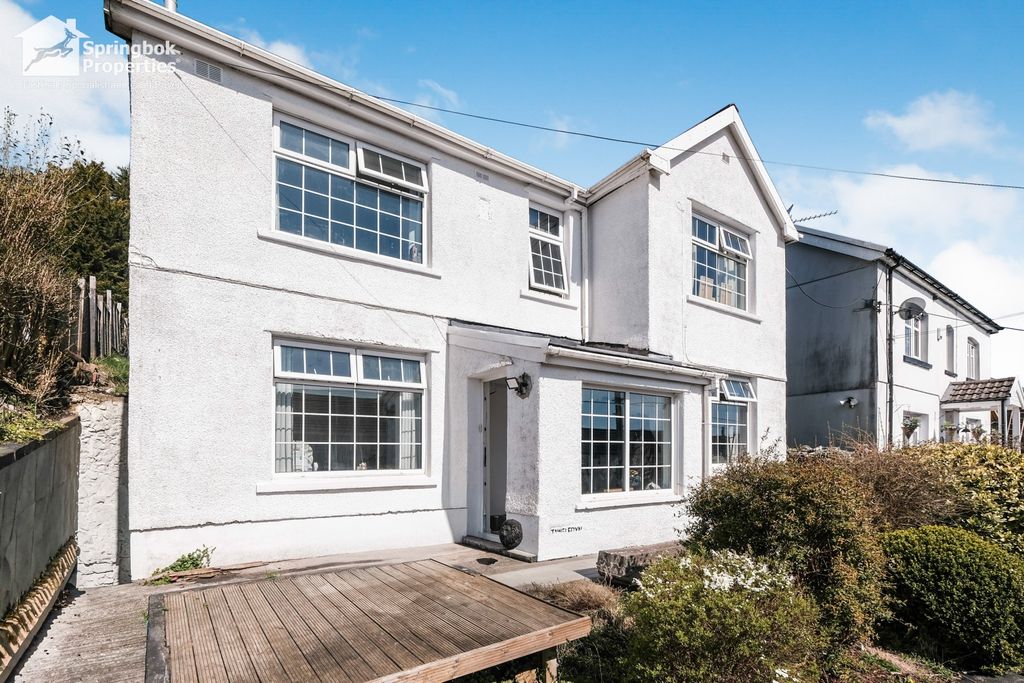 Property photo 1 of 16 Front View