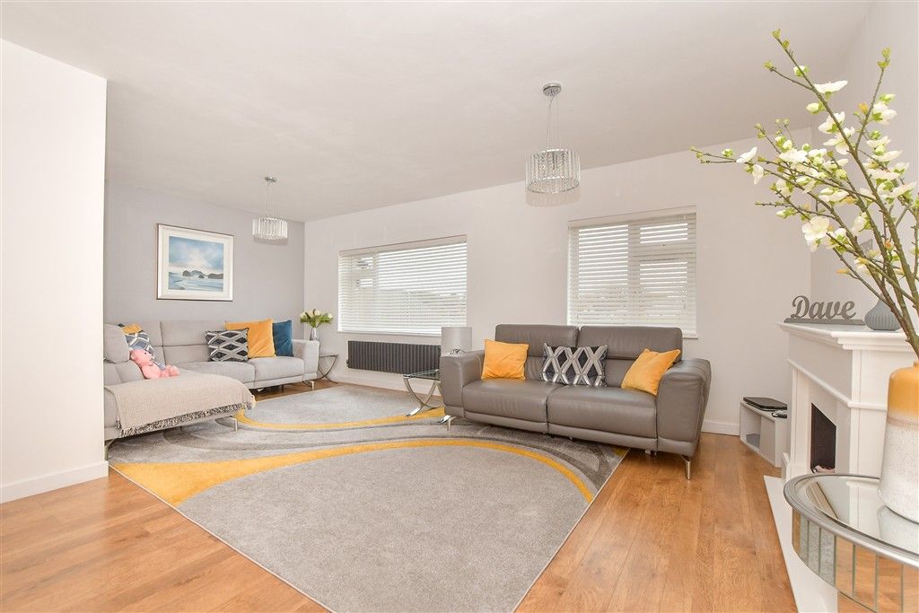 Property photo 1 of 14 Lounge