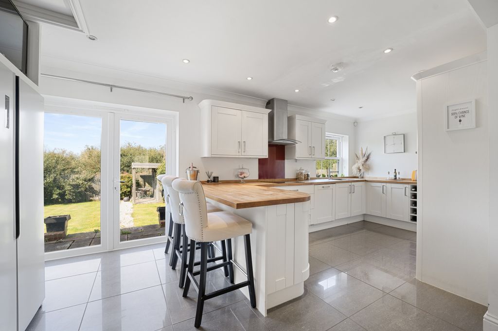 Property photo 2 of 29