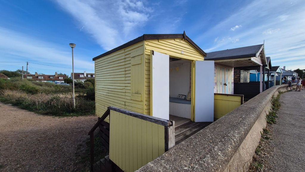 Property photo 2 of 8 Side