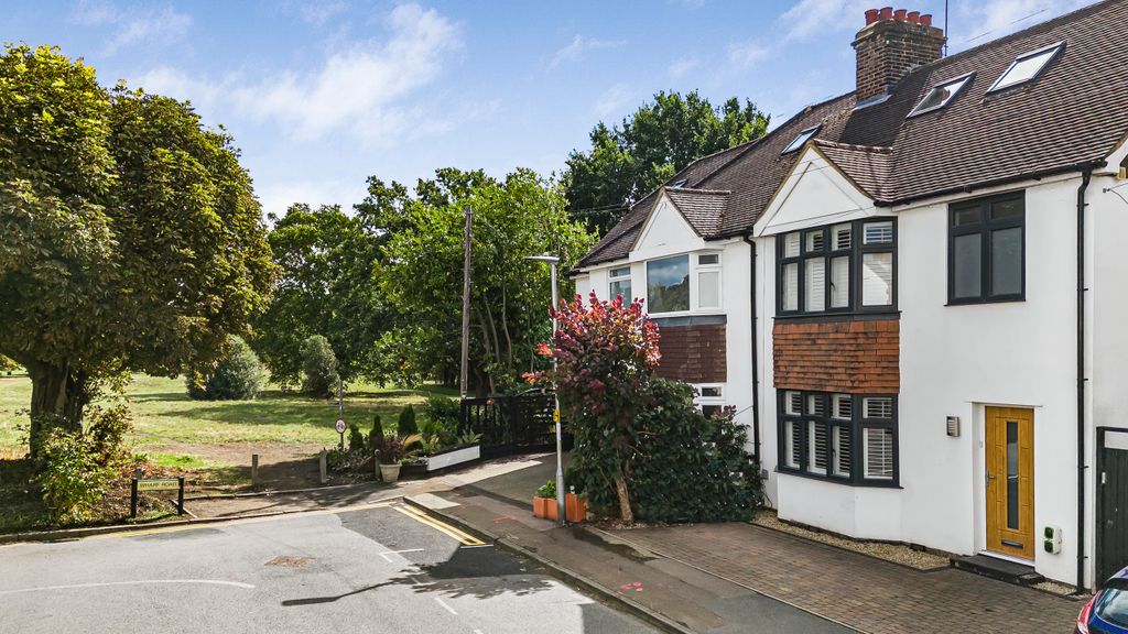 Property photo 1 of 30 Kingsland Road