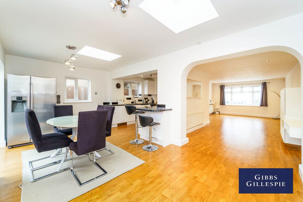 Property photo 1 of 10 Living / Dining