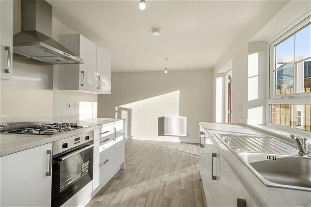 Property photo 1 of 7 Kitchen