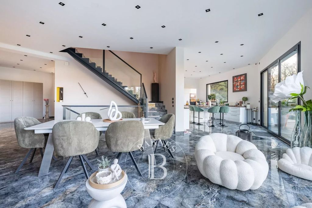 Property photo 3 of 24