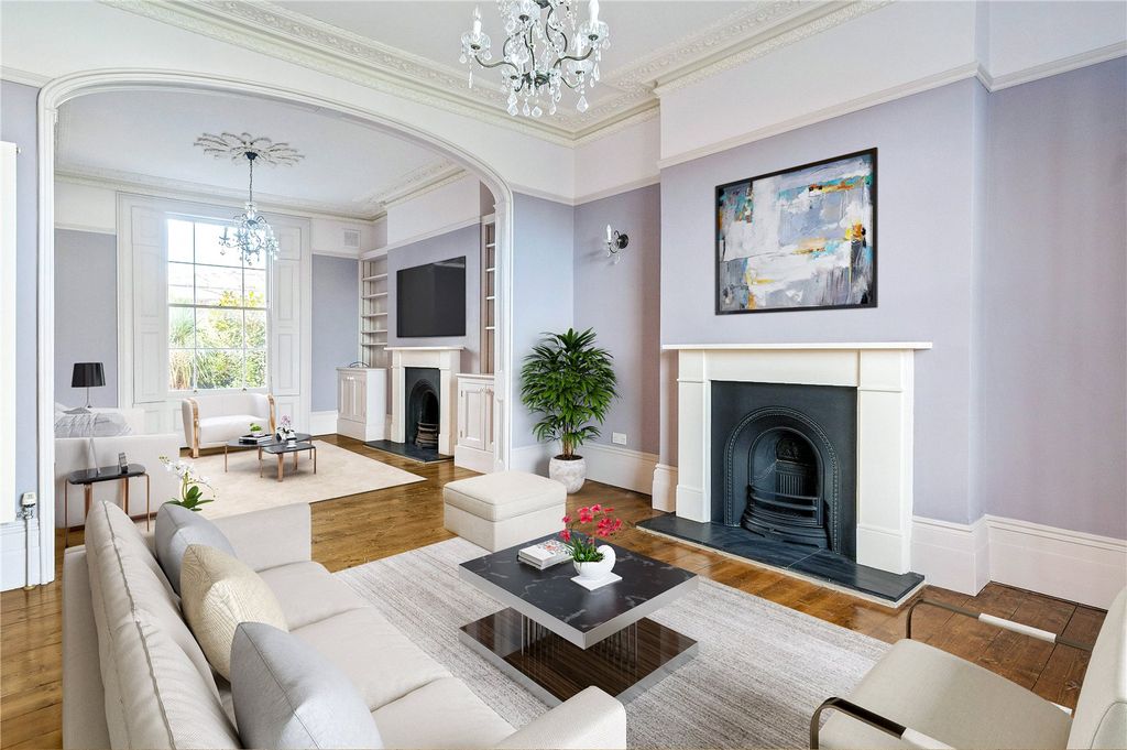 Property photo 2 of 20 Reception