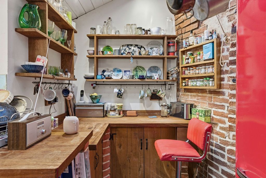 Property photo 3 of 22