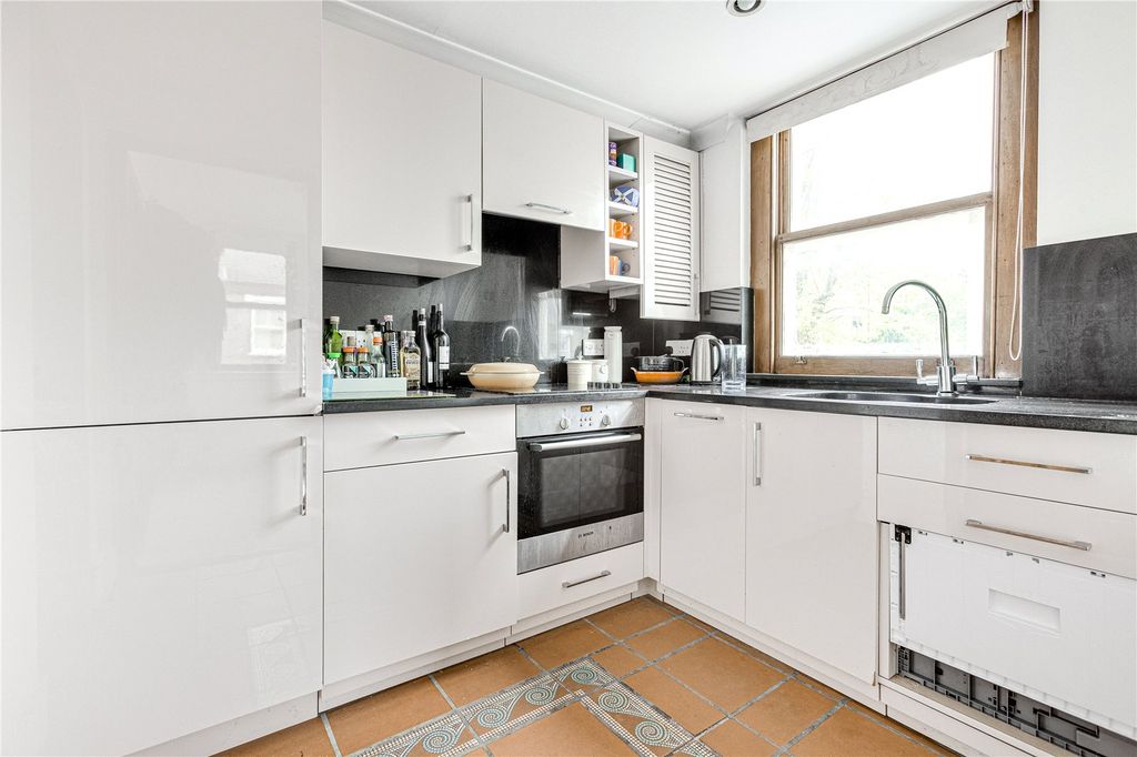 Property photo 2 of 8 Kitchen