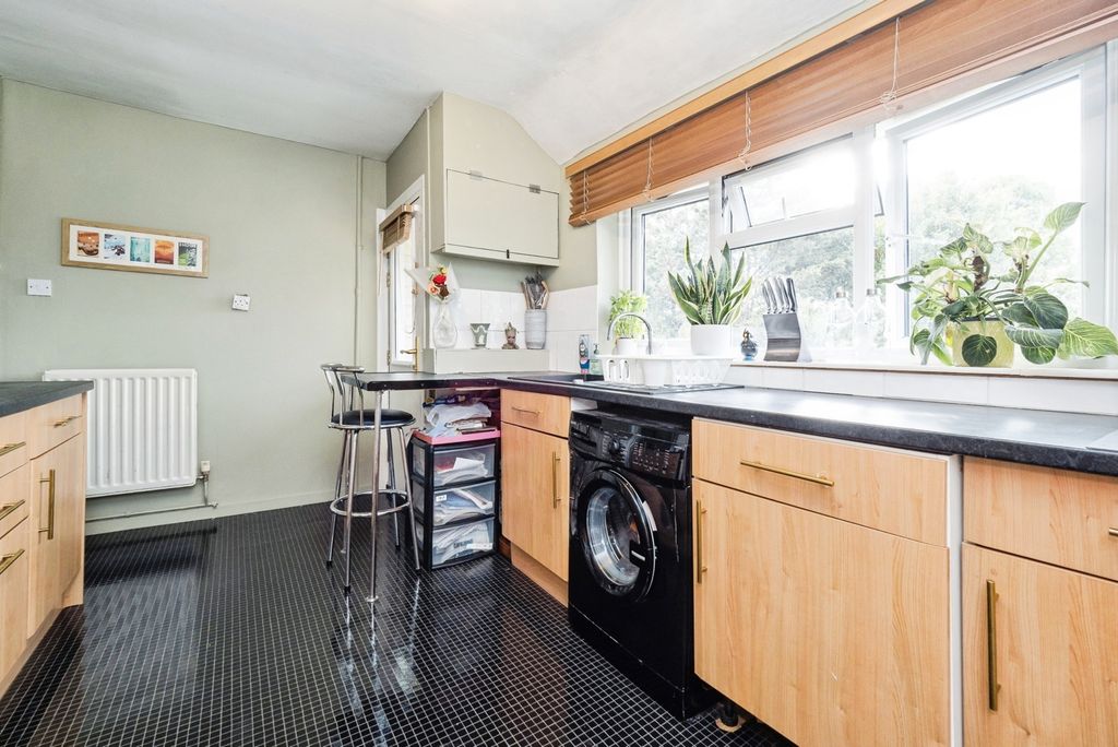 Property photo 2 of 17 Kitchen
