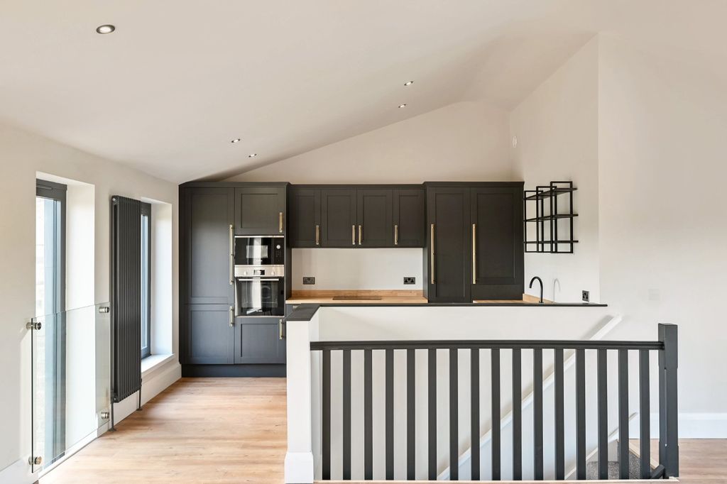 Property photo 3 of 11 Picture 3