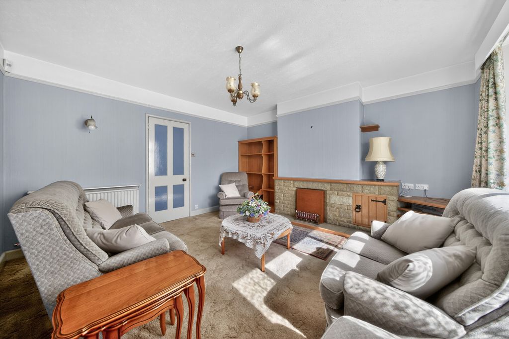 Property photo 3 of 20