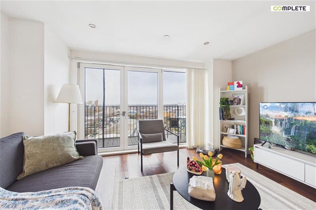 Property photo 1 of 18 (Main)