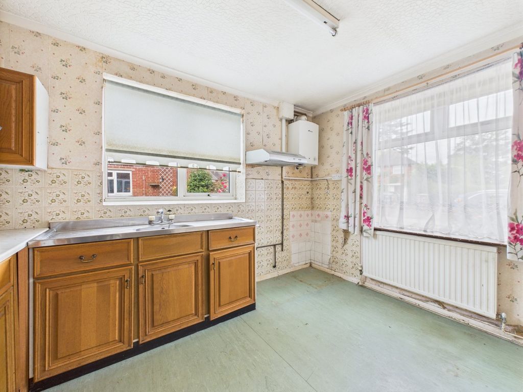 Property photo 3 of 16 Kitchen