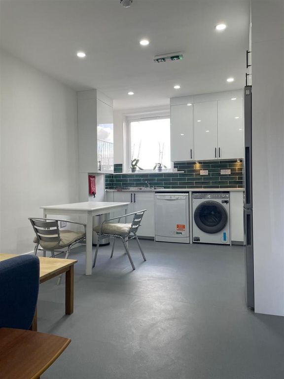 Property photo 2 of 19 63 Willesden Lane Kit.Jpg