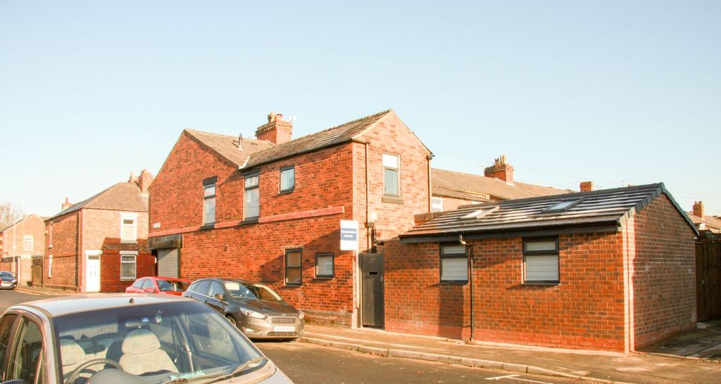 Property photo 1 of 17 1