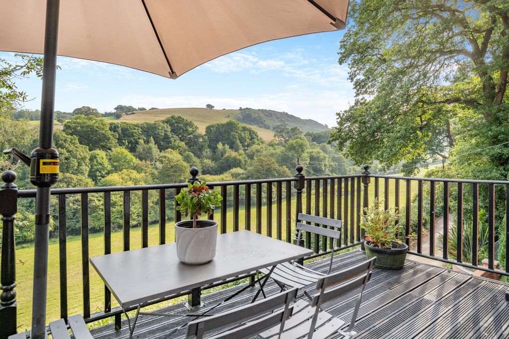 Property photo 3 of 27 Bed3 Balcony