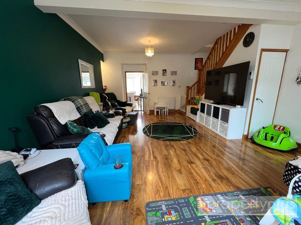 Property photo 3 of 16 Picture No. 12