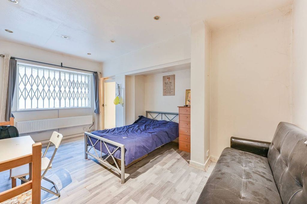 Property photo 3 of 8