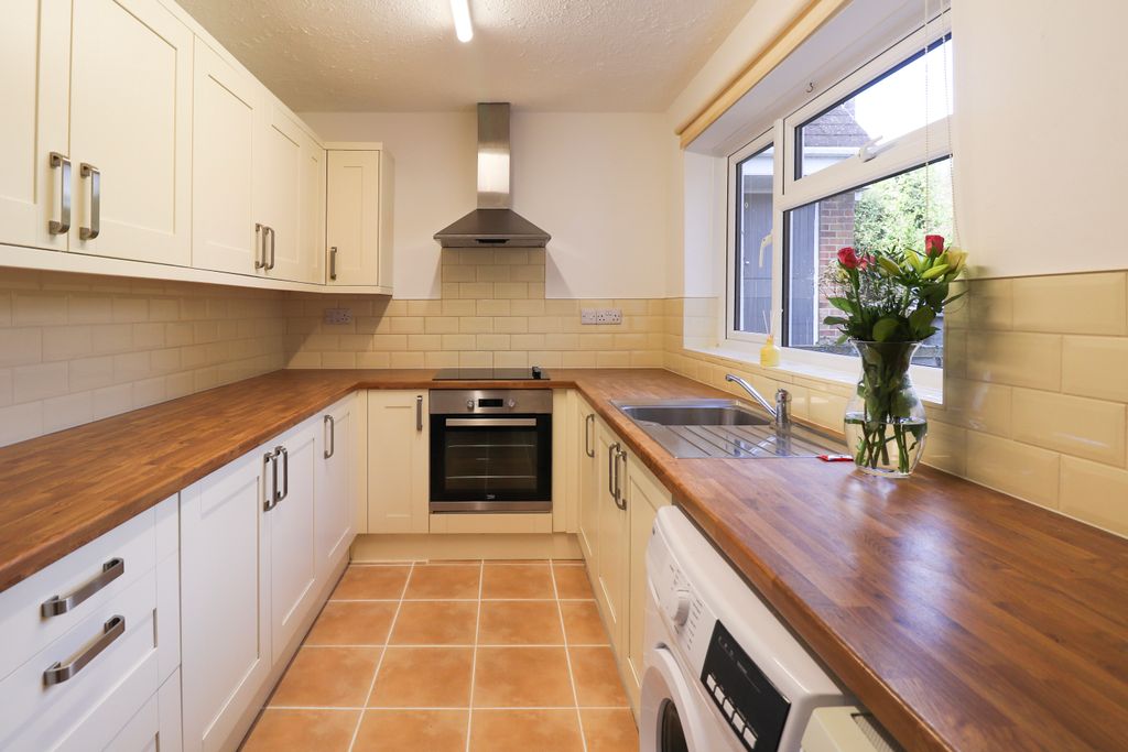 Property photo 2 of 27