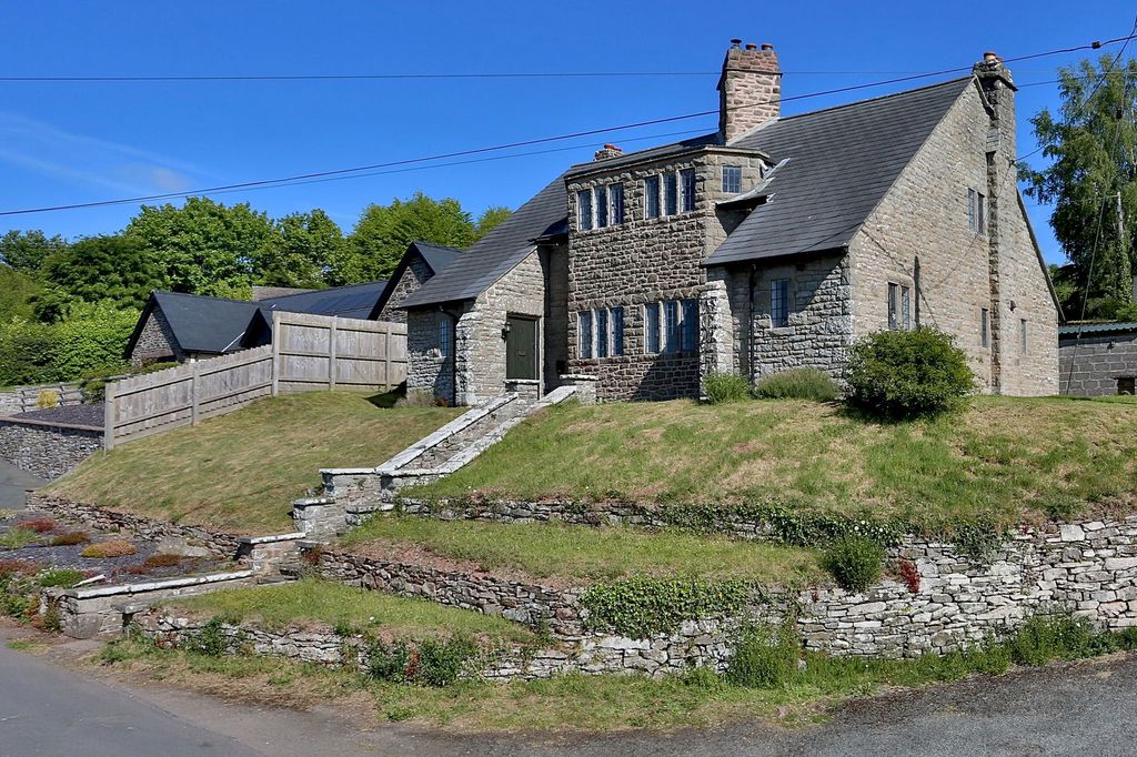 Property photo 1 of 31