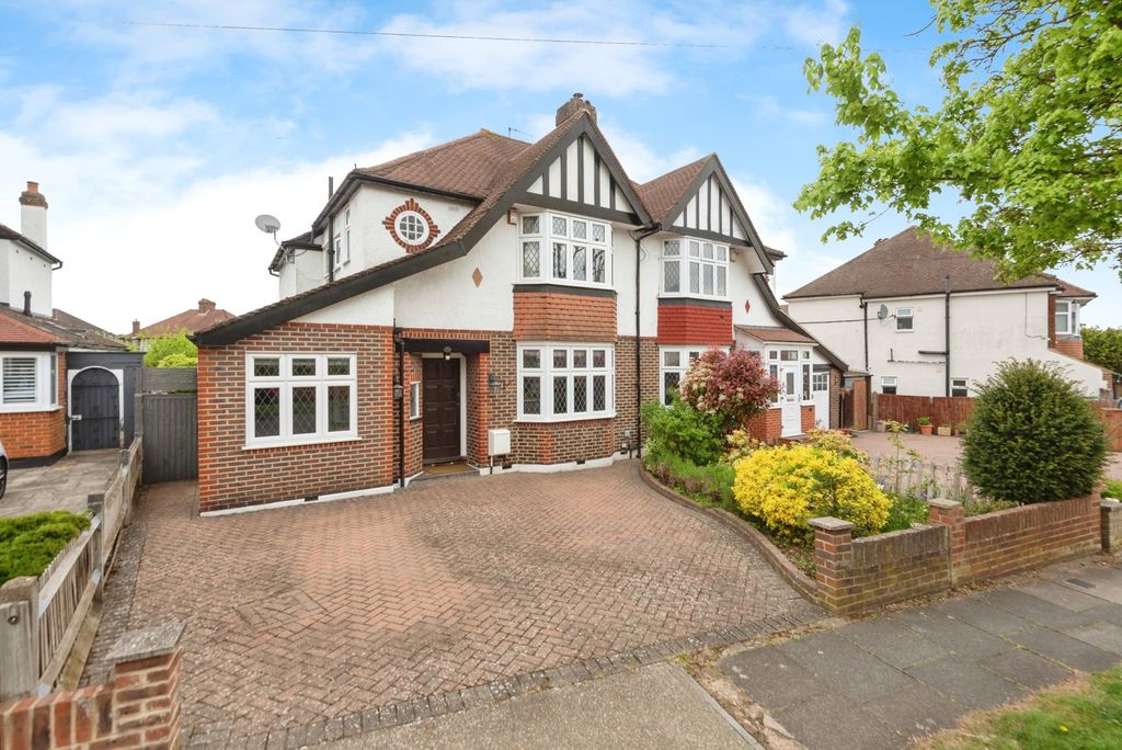 Property photo 1 of 17 Front