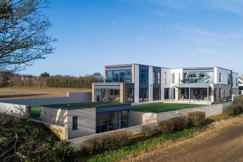 Property photo 1 of 96