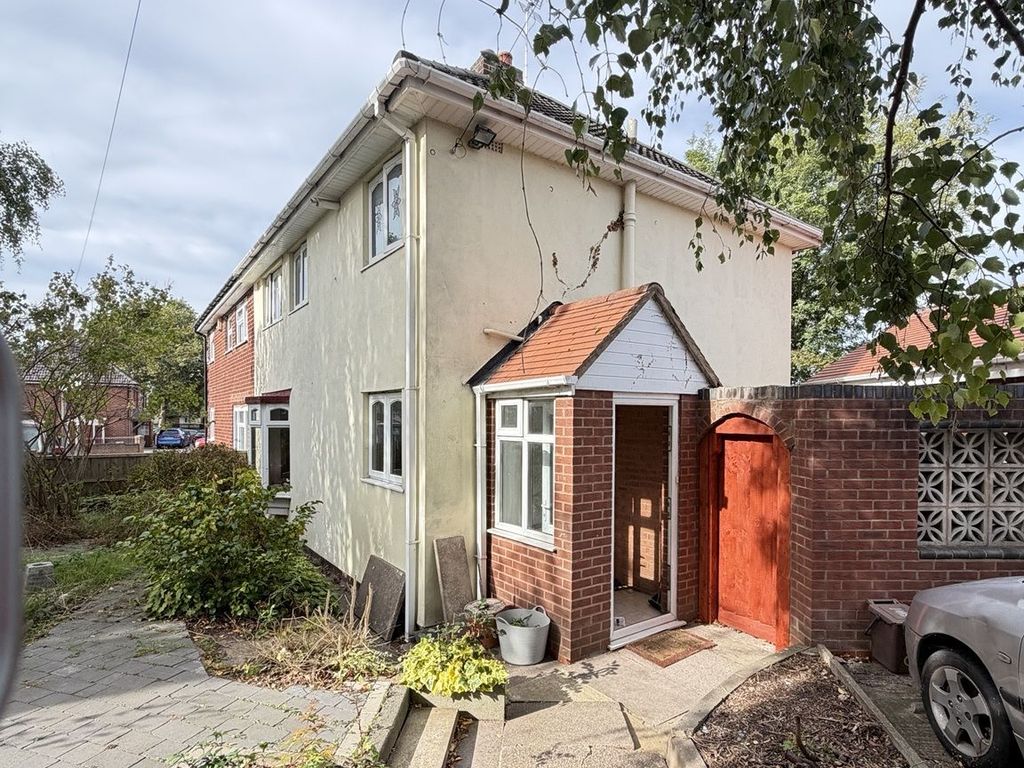Property photo 2 of 32