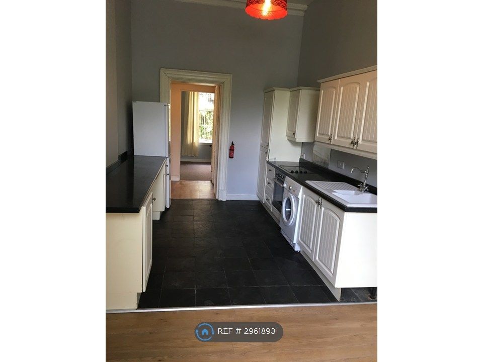 Property photo 3 of 11 Kitchen