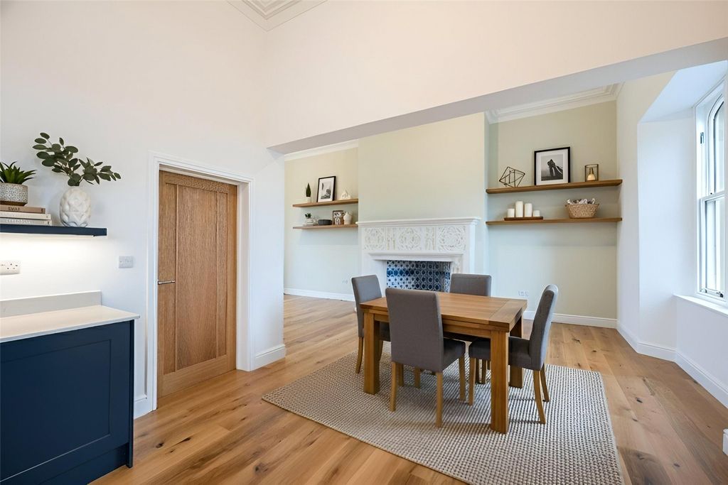 Property photo 3 of 10 Dining