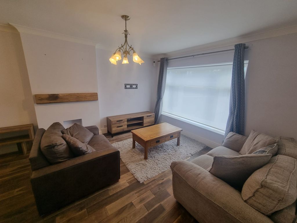 Property photo 2 of 16 Lounge 3