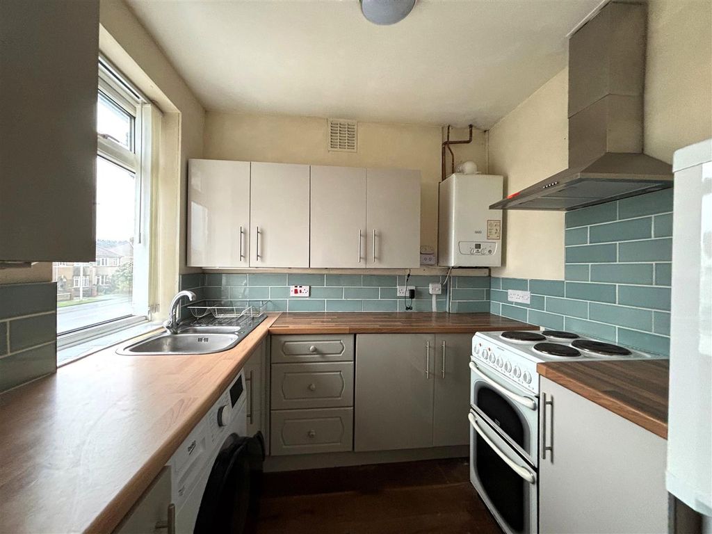 Property photo 3 of 8 Kitchen