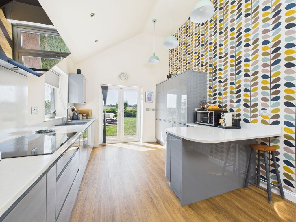 Property photo 3 of 24 Breakfast Kitchen