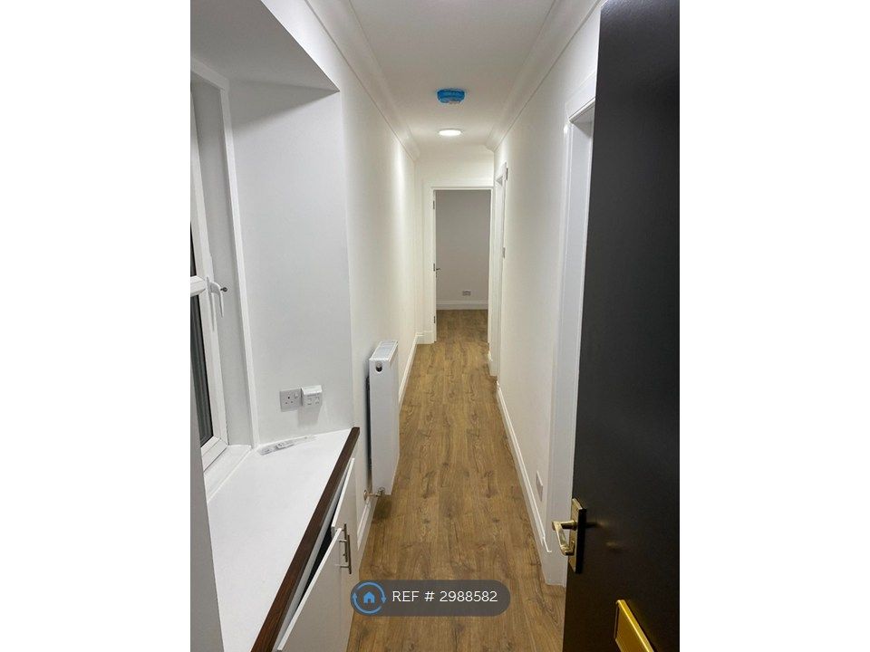 Property photo 2 of 10 Hallway