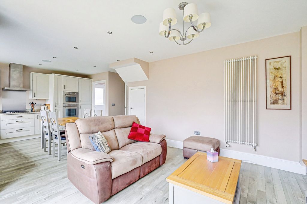 Property photo 3 of 24