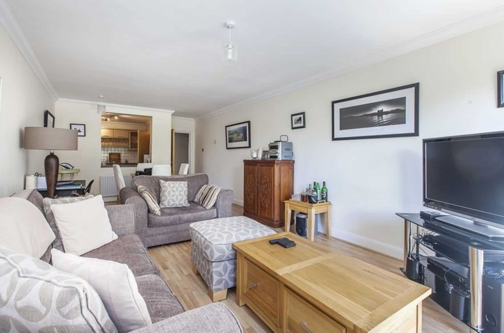 Property photo 2 of 9