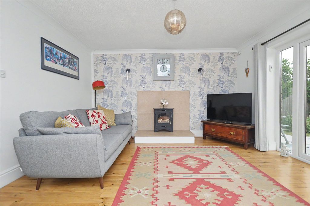 Property photo 3 of 28 Sitting Room