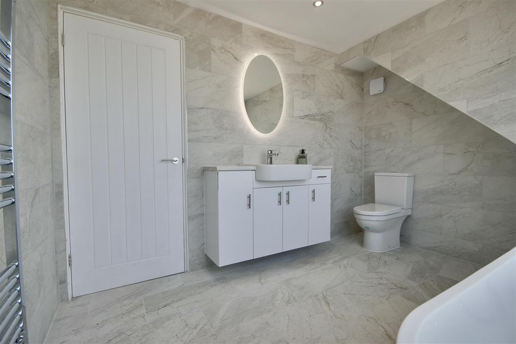 Property photo 3 of 29 Bathroom