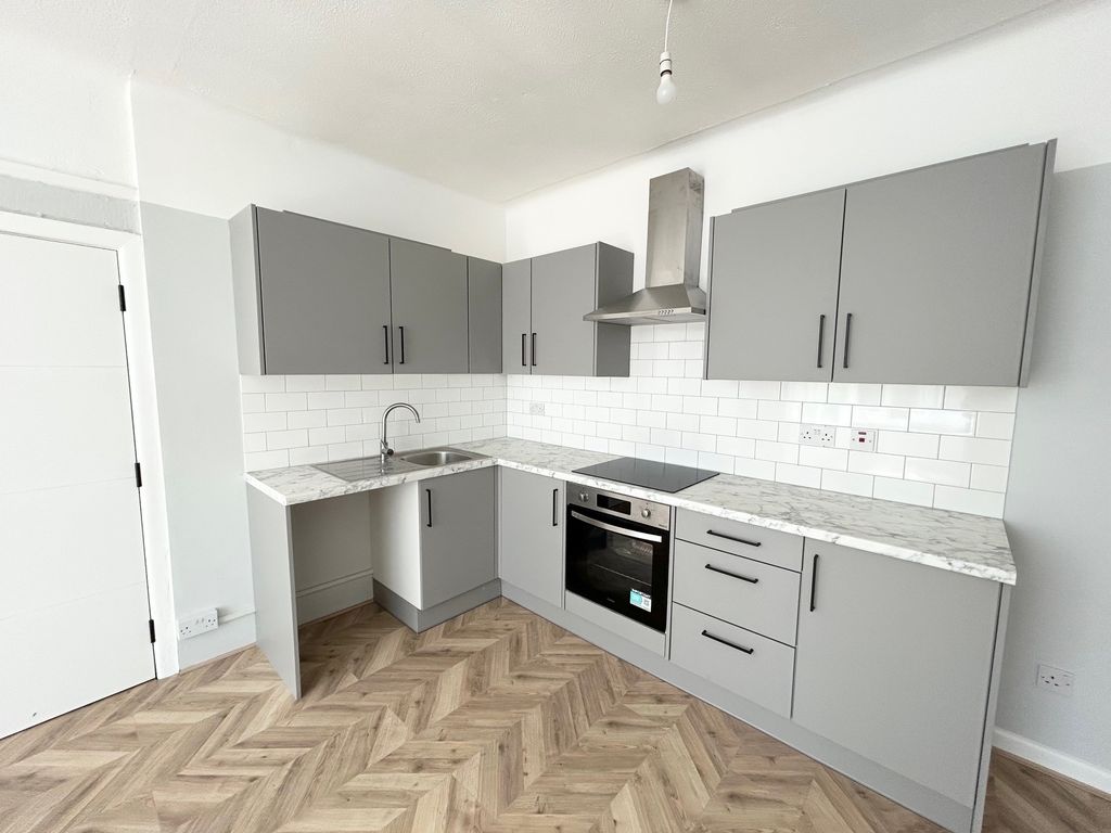Property photo 3 of 12 Kitchen