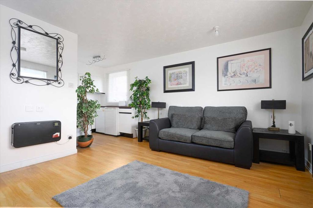 Property photo 3 of 8