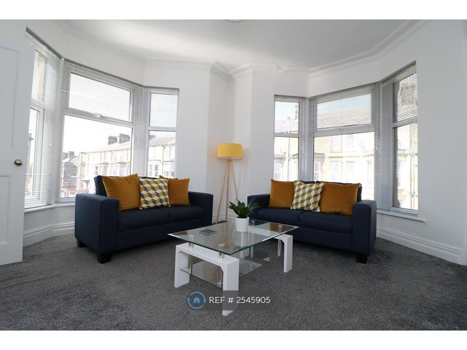Property photo 1 of 17 Lounge