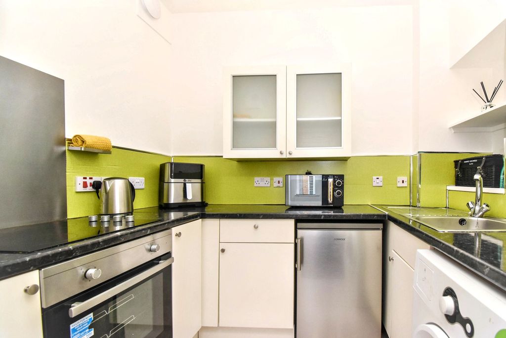 Property photo 3 of 6 Kitchen