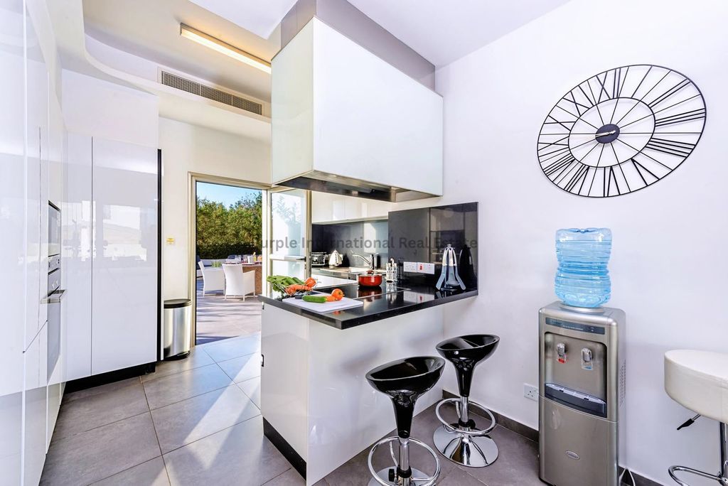 Property photo 3 of 31