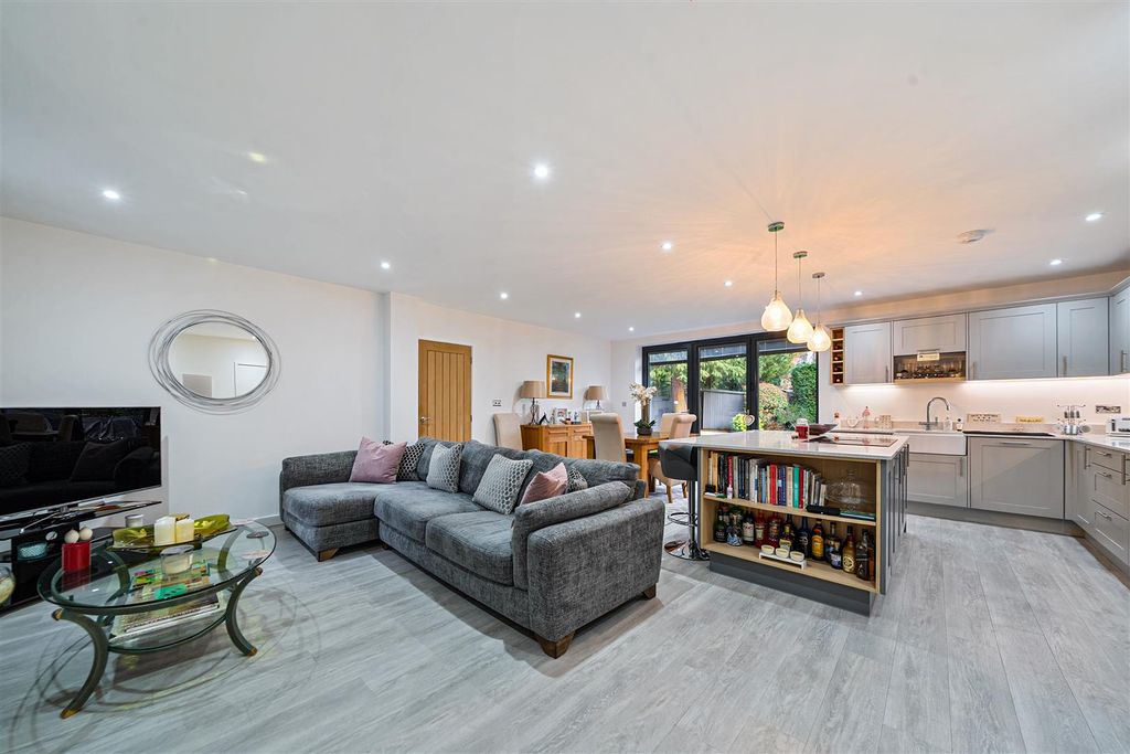 Additional image 33 of 6 bed detached house for saleOutwood Lane, Chipstead, Coulsdon CR5