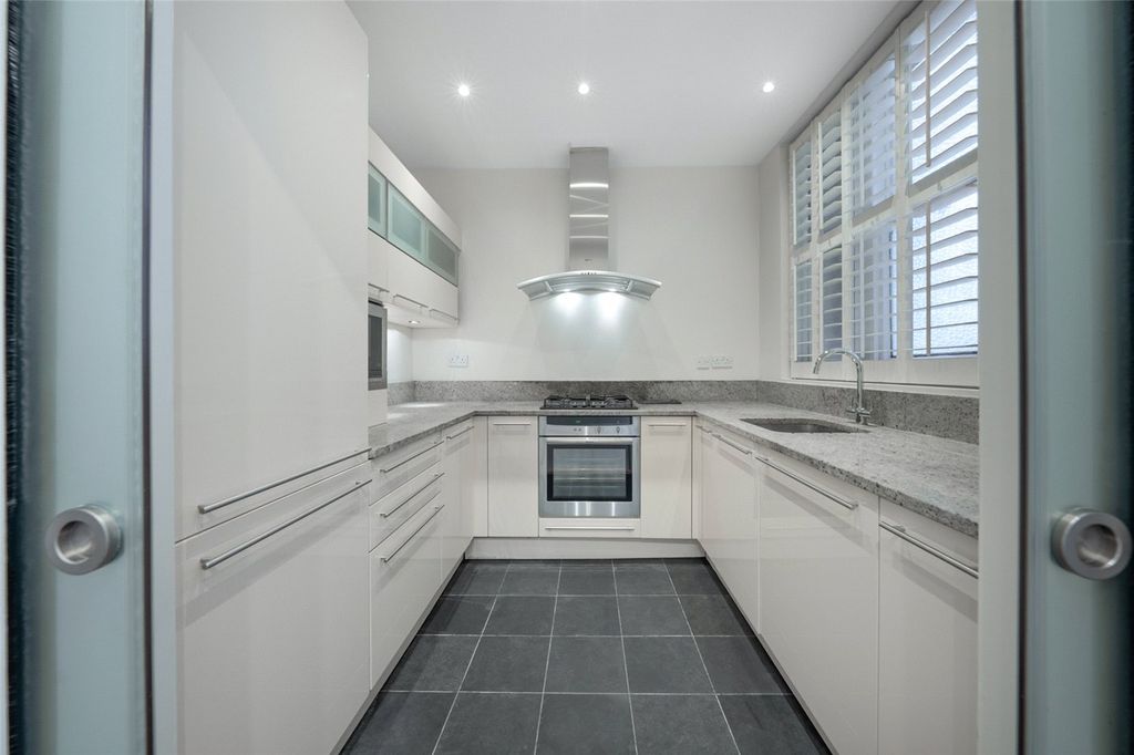 Property photo 3 of 18 Picture No. 02