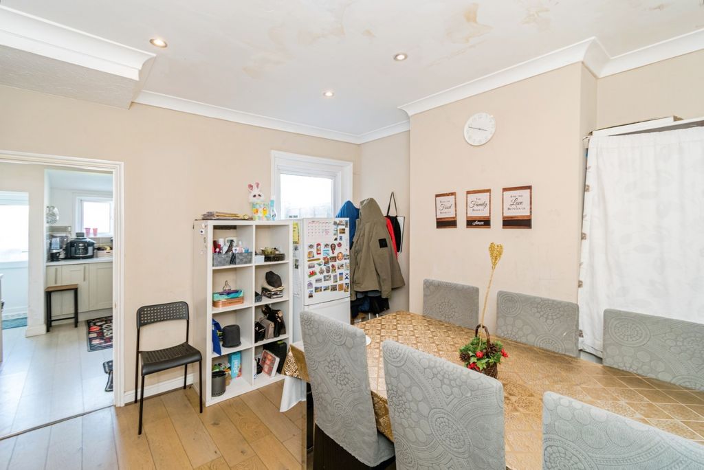 Property photo 3 of 12 Photo