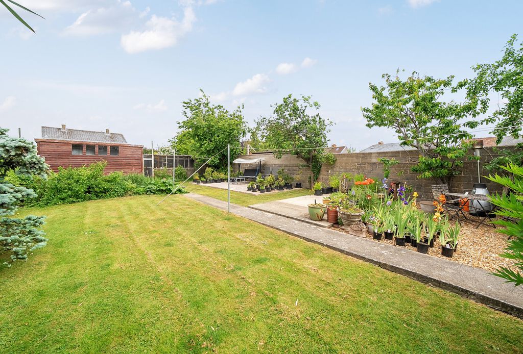 Property photo 3 of 23 1296567-8-682Af8d...