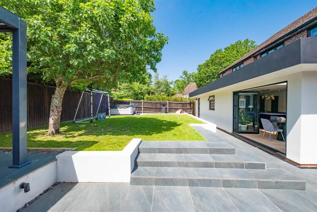 Additional image 20 of 6 bed detached house for saleSorrel Drive, Lightwater GU18