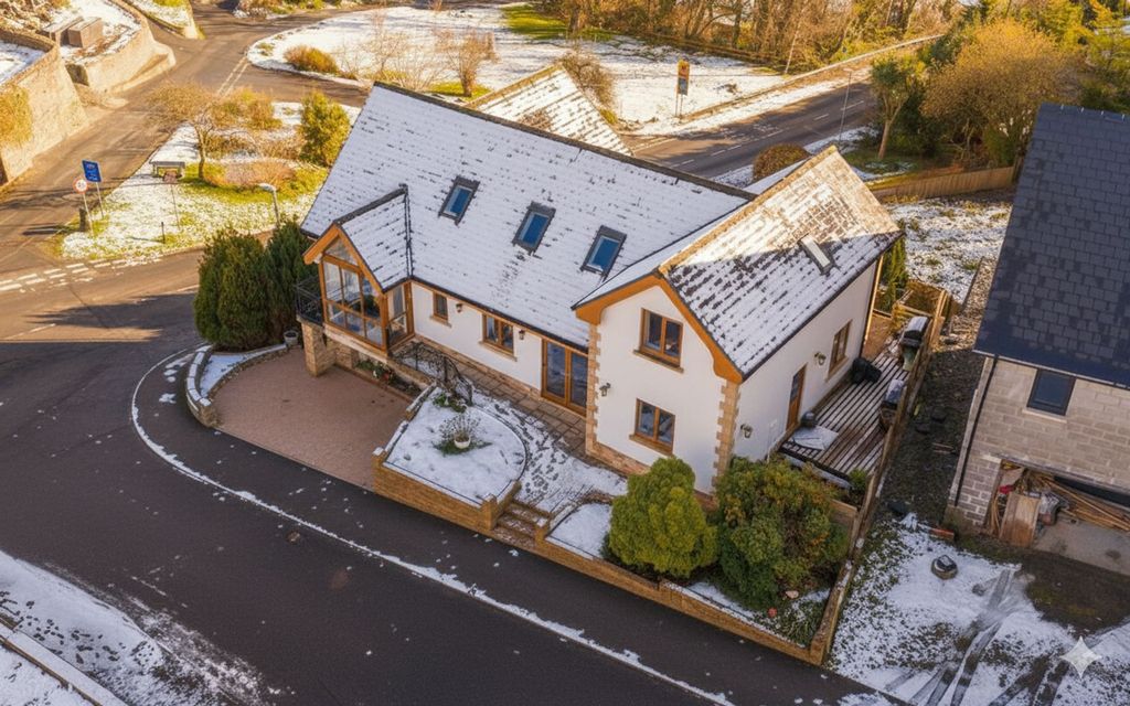 Property photo 3 of 44