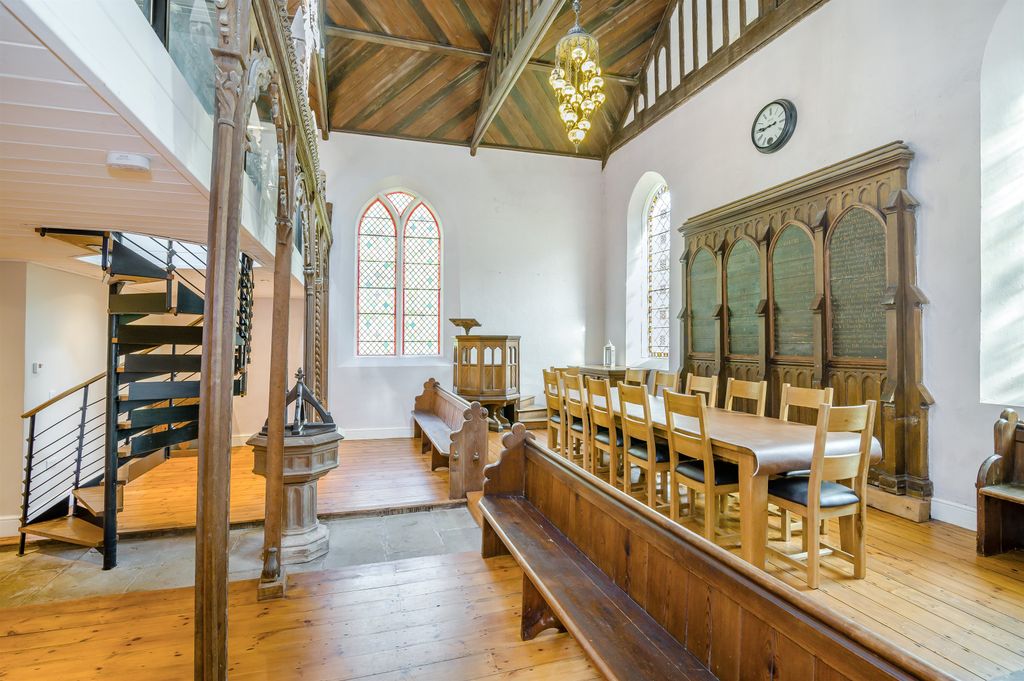 Property photo 3 of 31